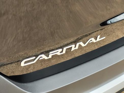 New 2026 Kia Carnival EX FWD image 6