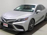 Used 2022 Toyota Camry SE image 3
