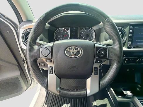 Used 2022 Toyota Tacoma SR5 RWD image 11
