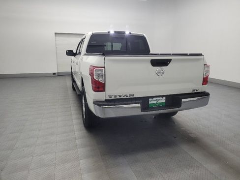 Used 2017 Nissan Titan SV image 5