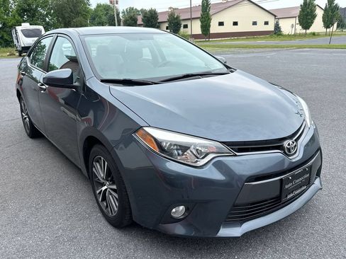 Used 2016 Toyota Corolla LE FWD image 2