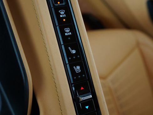 Used 2024 Chevrolet Corvette Stingray Premium Conv w/ 3LT image 24