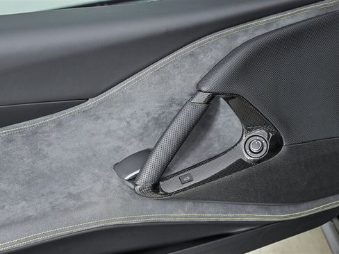 Used 2020 Ferrari 812 Superfast RWD image 18