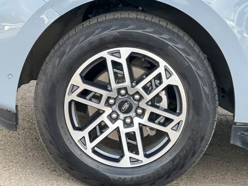 Used 2025 Ford Expedition Active AWD/4WD image 29
