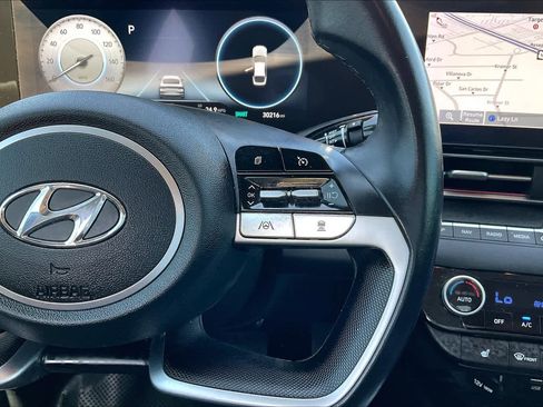 Used 2021 Hyundai Elantra Limited FWD image 25