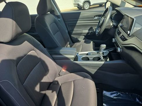 Used 2024 Nissan Altima 2.5 SV image 11