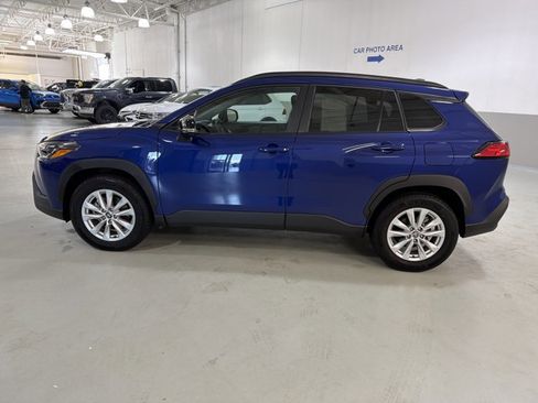 Used 2025 Toyota Corolla Cross LE AWD/4WD image 5