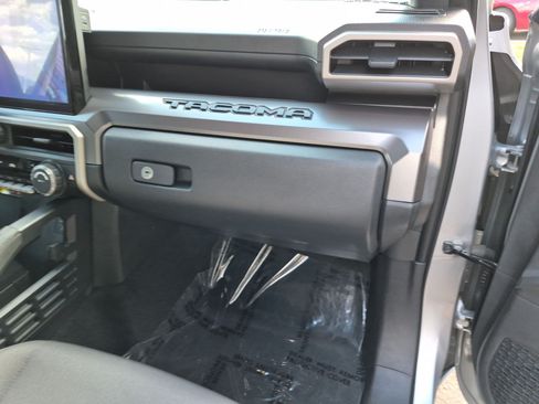 Used 2025 Toyota Tacoma TRD Off-Road w/ TRD Off Road Upgrade Package AWD/4WD image 32
