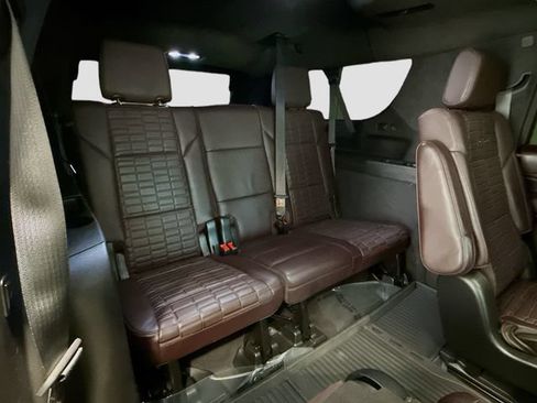 Used 2022 Cadillac Escalade ESV Sport Platinum AWD/4WD image 26