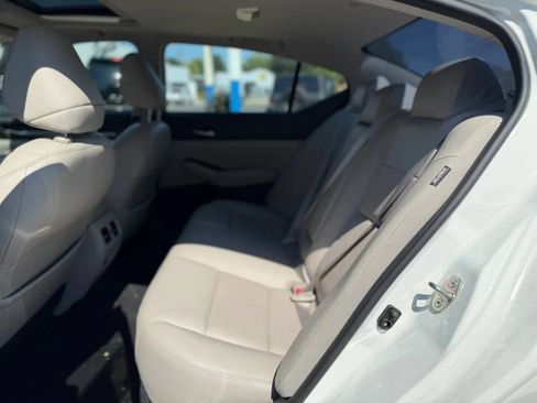 Used 2020 Nissan Altima 2.0 Platinum FWD image 9
