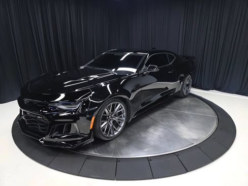 Used 2021 Chevrolet Camaro ZL1 RWD image 11
