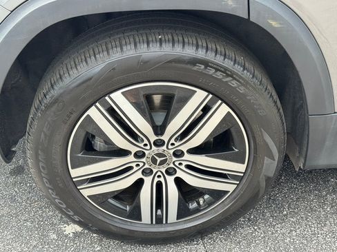 Used 2023 Mercedes-Benz EQB 300 4MATIC w/ Exclusive Package image 21