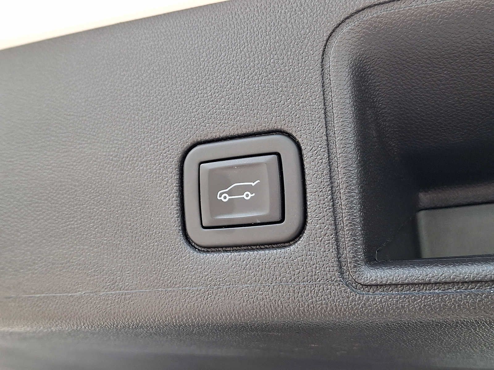 Used 2023 GMC Terrain SLE w/ Driver Convenience Package FWD image 31