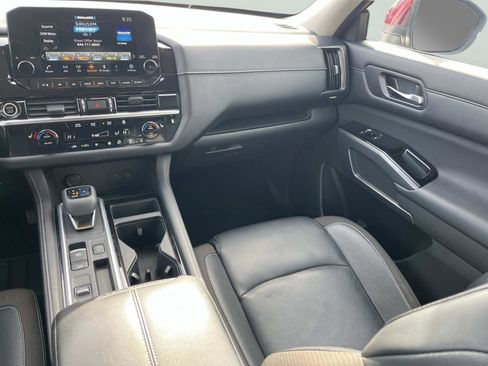 Used 2022 Nissan Pathfinder SL w/ SL Black Package image 15