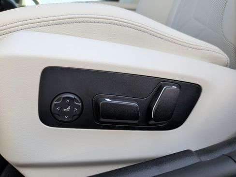 Used 2027 BMW i5 eDrive40 w/ M Sport Package RWD image 30