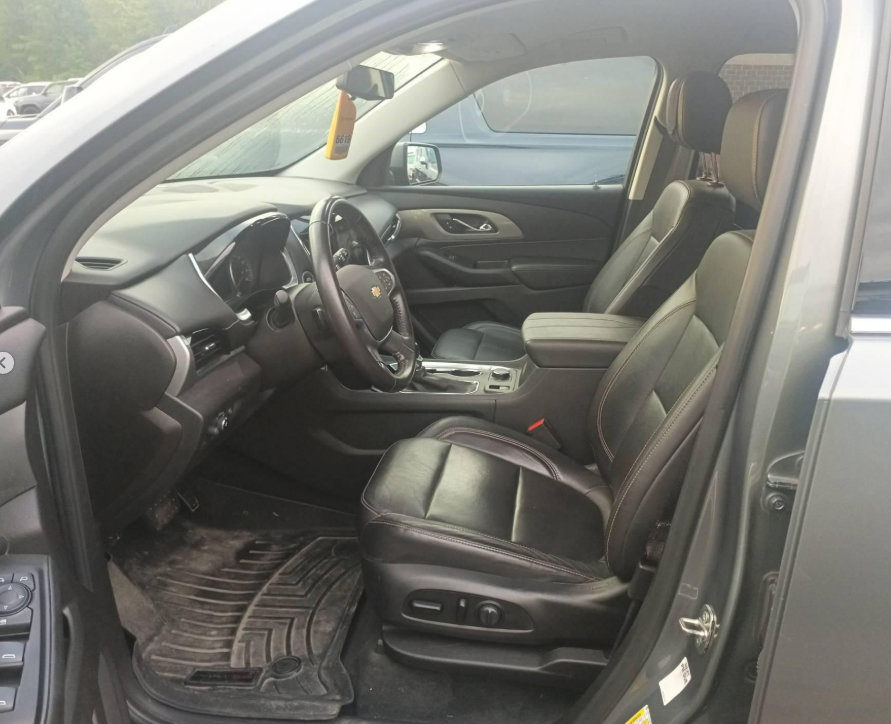 Used 2021 Chevrolet Traverse LT w/ LT Premium Package AWD/4WD image 5