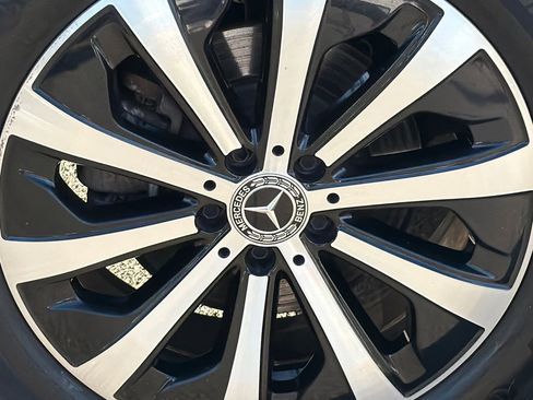 Used 2022 Mercedes-Benz GLB 250 4MATIC image 6