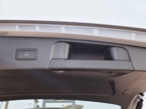 New 2026 Volkswagen Atlas SE image 11