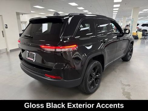 Used 2023 Jeep Grand Cherokee Altitude AWD/4WD image 7