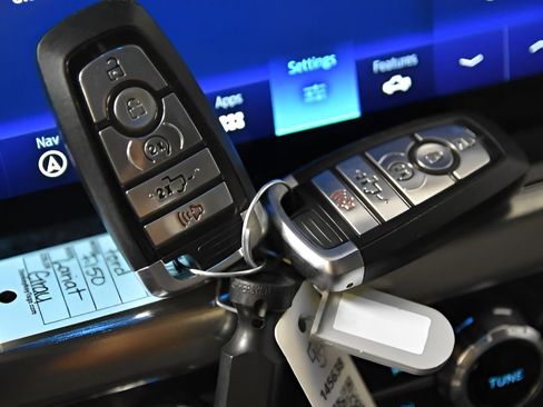 Used 2022 Ford F150 Lariat w/ Equipment Group 501A Mid image 21