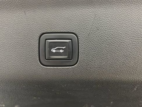 Used 2021 GMC Yukon XL Denali w/ Denali Premium Package AWD/4WD image 30