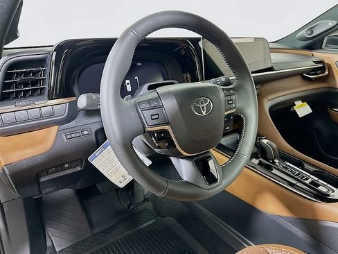 Used 2025 Toyota Crown Signia w/ Advanced Technology Package AWD/4WD image 20
