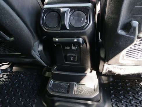 Used 2018 Jeep Wrangler Unlimited Rubicon image 24