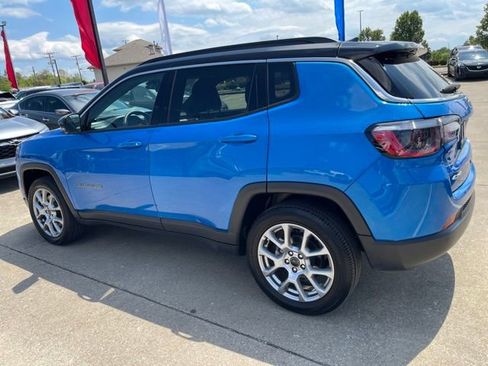 Used 2025 Jeep Compass Limited AWD/4WD image 4