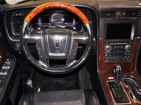 Used 2017 Lincoln Navigator L Select AWD/4WD image 24
