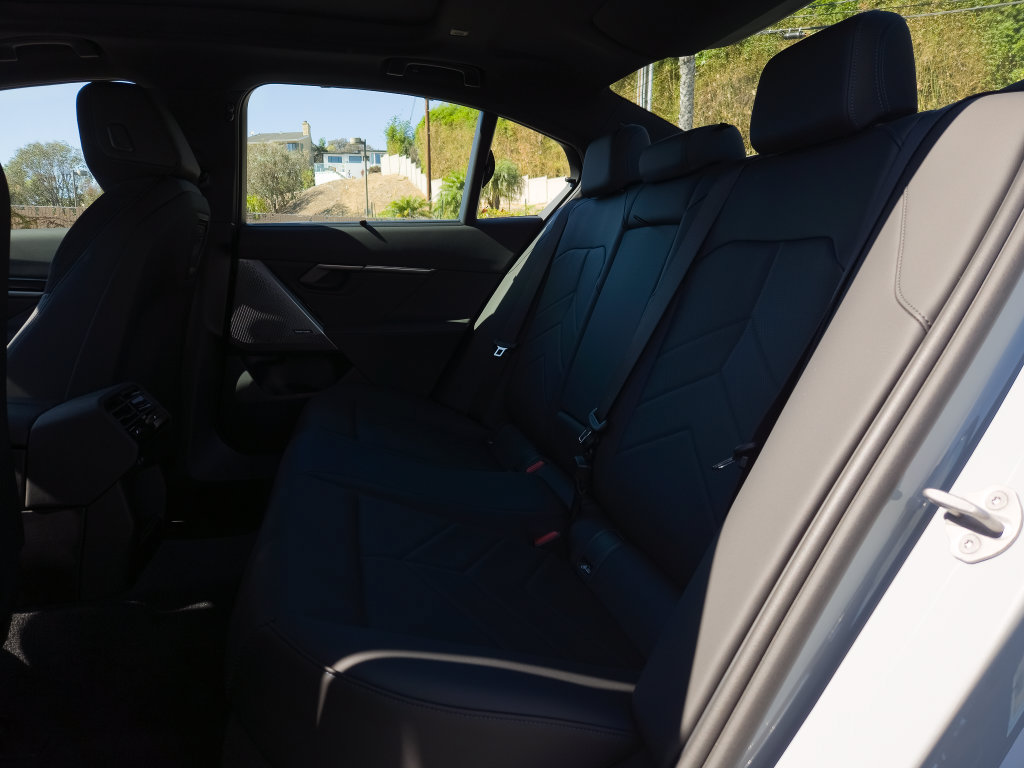 New 2027 BMW 540i xDrive w/ Executive Package AWD/4WD image 8