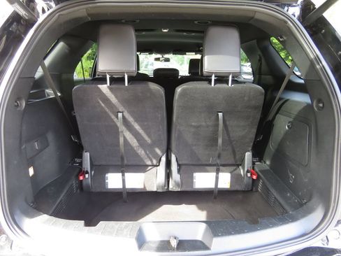Used 2019 Ford Explorer XLT w/ Equipment Group 202A AWD/4WD image 18