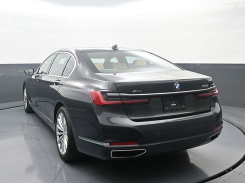 Used 2022 BMW 740i xDrive w/ Premium Package image 6