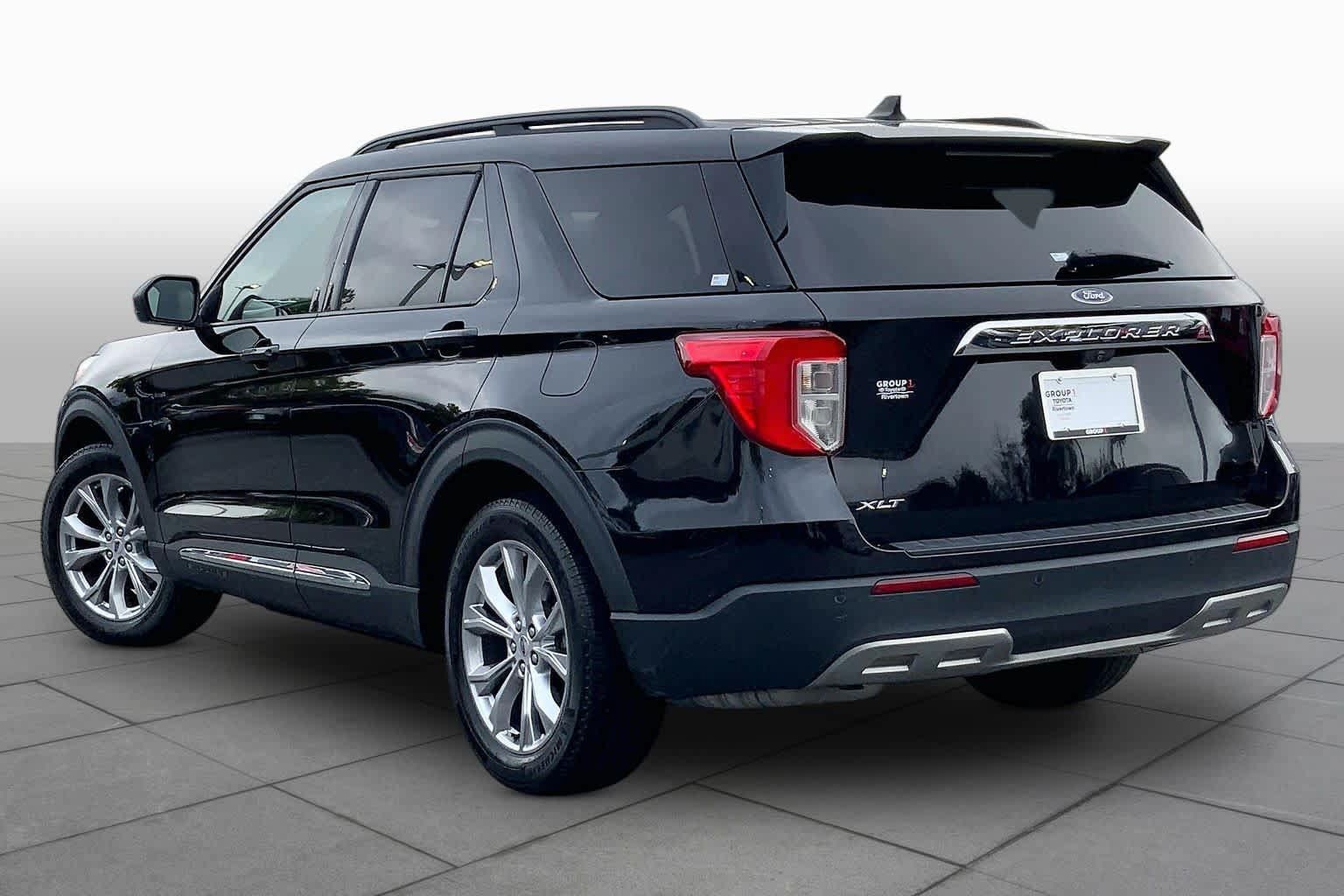 Used 2024 Ford Explorer XLT w/ Equipment Group 202A RWD image 11
