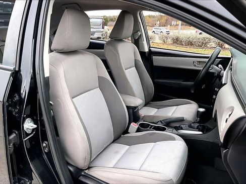 Used 2018 Toyota Corolla LE image 9