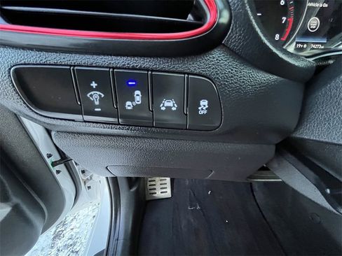 Used 2018 Hyundai Elantra GT Sport w/ Sport Tech Package 04 image 17