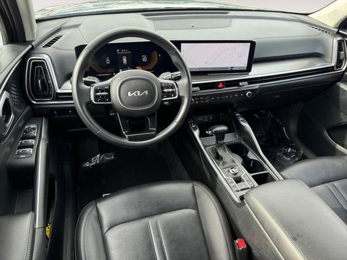 Used 2024 Kia Sorento S image 15