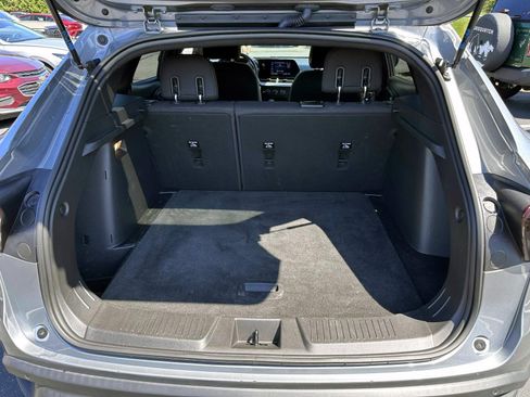 Used 2024 Chevrolet Trax RS w/ Sunroof Package FWD image 7