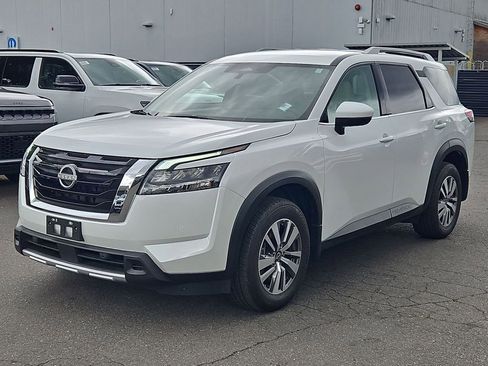 Used 2025 Nissan Pathfinder SL w/ Cargo Package AWD/4WD image 3
