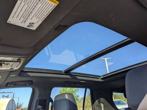 Used 2021 Chevrolet Tahoe Z71 w/ Luxury Package image 11