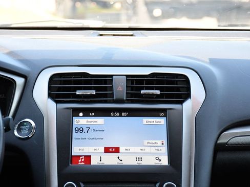 Used 2018 Ford Fusion SE w/ Fusion SE Technology Package FWD image 21