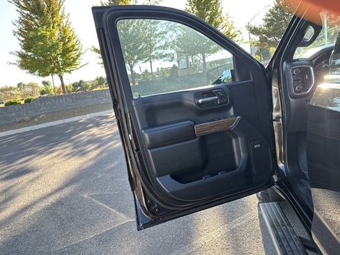 Used 2019 Chevrolet Silverado 1500 High Country w/ Technology Package image 11