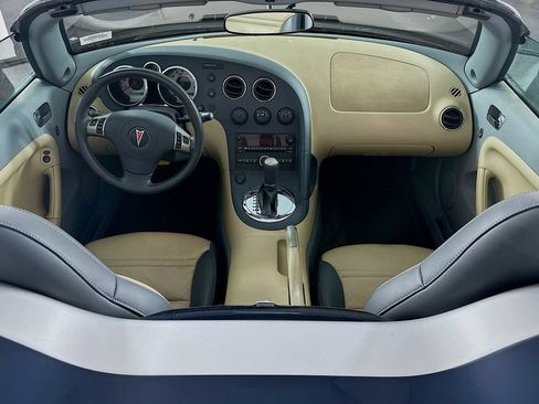 Used 2007 Pontiac Solstice Convertible w/ Premium Package RWD image 28