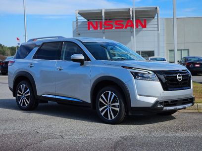 New 2025 Nissan Pathfinder Platinum w/ Black Appearance Package