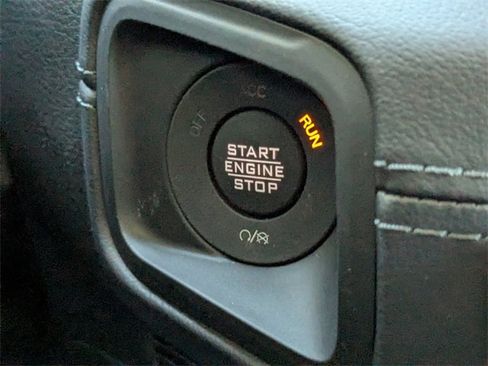 New 2025 Jeep Gladiator Sport image 27