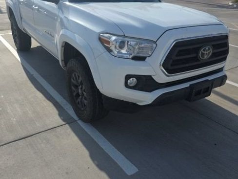 Used 2022 Toyota Tacoma SR5 w/ Technology Package AWD/4WD image 2