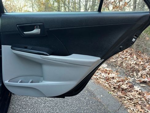 Used 2013 Toyota Camry LE image 11