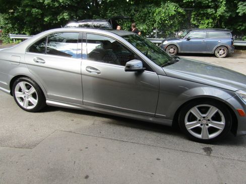 Used 2011 Mercedes-Benz C 300 4MATIC Sedan image 24