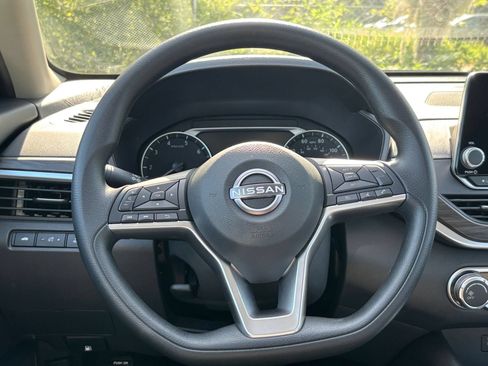 Used 2026 Nissan Altima 2.5 SV FWD image 28