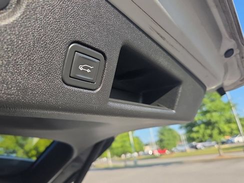 Used 2020 Chevrolet Equinox LT w/ Sport Edition FWD image 56