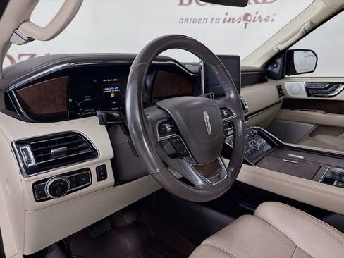 Used 2019 Lincoln Navigator Reserve AWD/4WD image 10